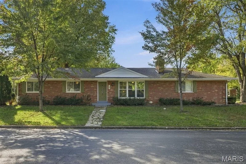 35 Connie Drive, St Charles, MO — listing photo 1