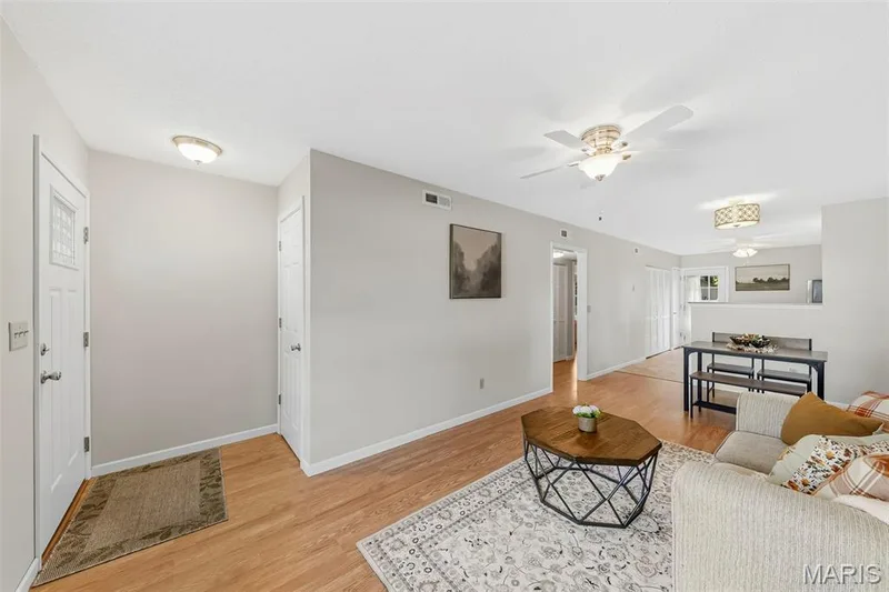 415 Montgomery Street, St Charles, MO 63301 — listing photo 4 of 24
