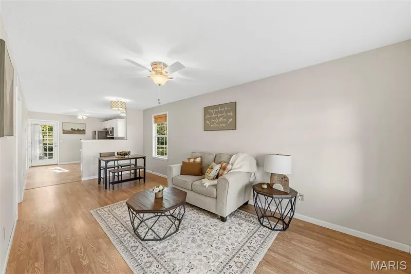 415 Montgomery Street, St Charles, MO 63301 — listing photo 5 of 24