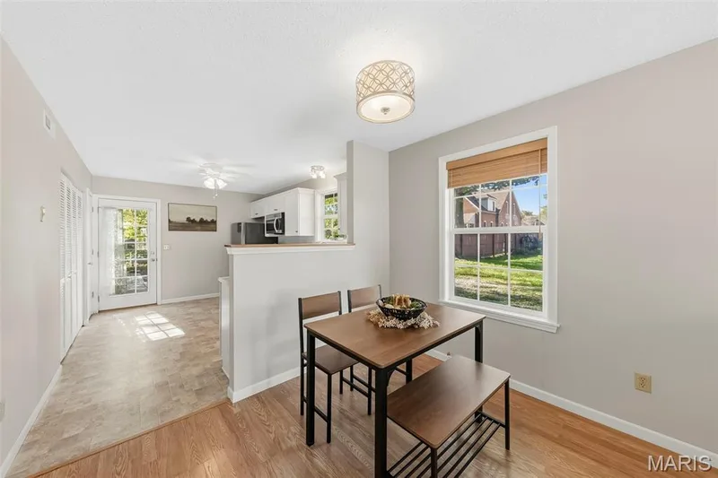 415 Montgomery Street, St Charles, MO 63301 — listing photo 7 of 24