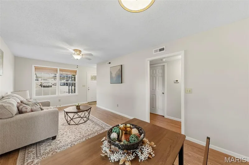 415 Montgomery Street, St Charles, MO 63301 — listing photo 8 of 24
