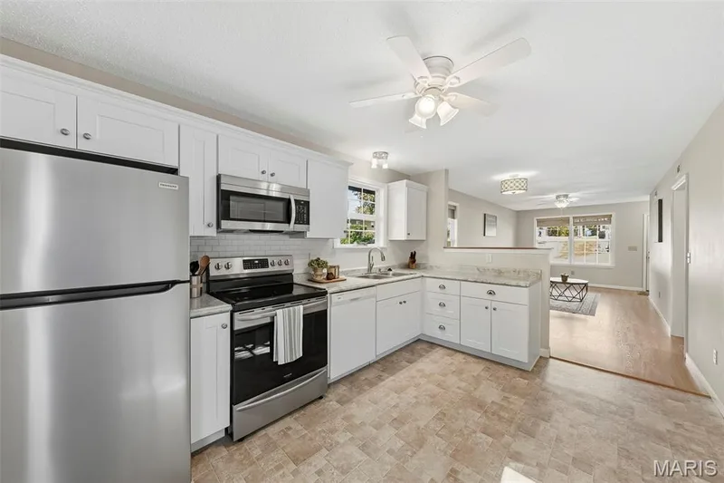 415 Montgomery Street, St Charles, MO 63301 — listing photo 10 of 24