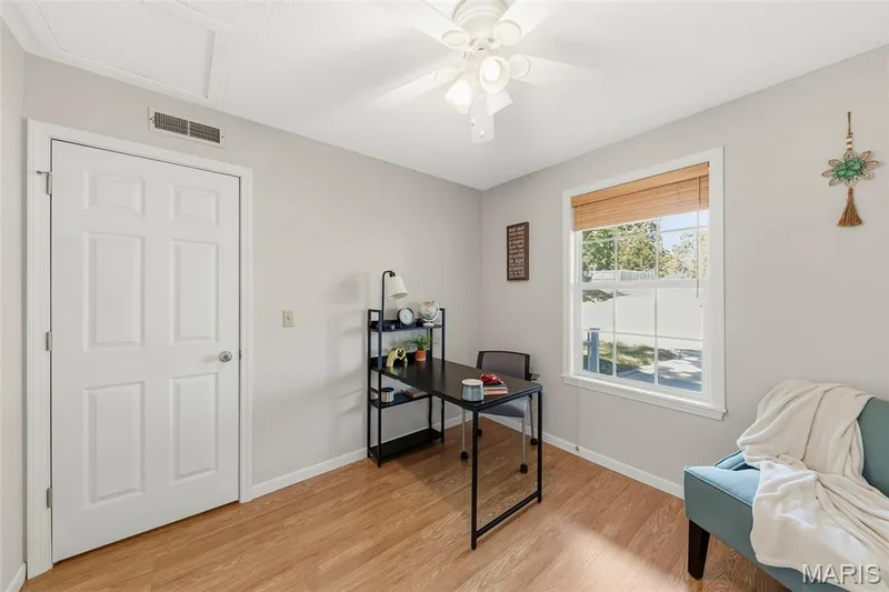 415 Montgomery Street, St Charles, MO 63301 — listing photo 13 of 24