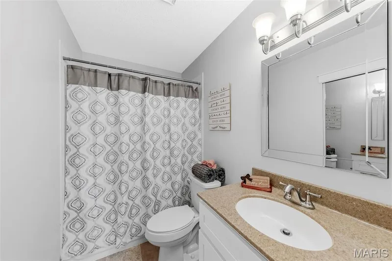 415 Montgomery Street, St Charles, MO 63301 — listing photo 17 of 24