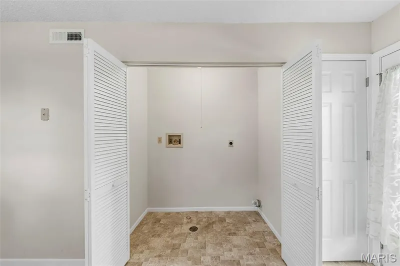 415 Montgomery Street, St Charles, MO 63301 — listing photo 18 of 24