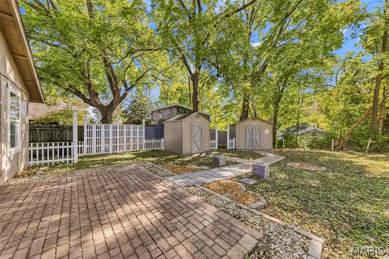415 Montgomery Street, St Charles, MO 63301 — listing photo 19 of 24