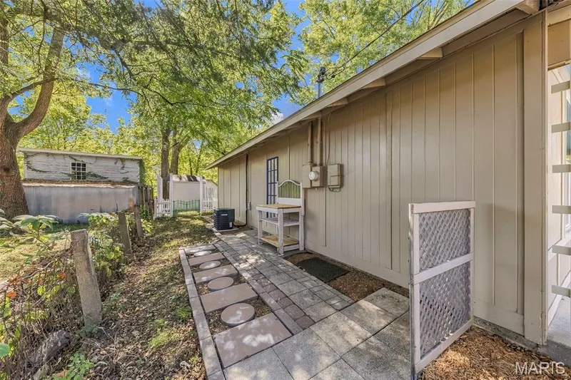 415 Montgomery Street, St Charles, MO 63301 — listing photo 23 of 24