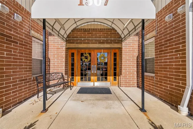 1507 S Old Highway 94 #204, St Charles, MO 63303 — listing photo 2 of 29