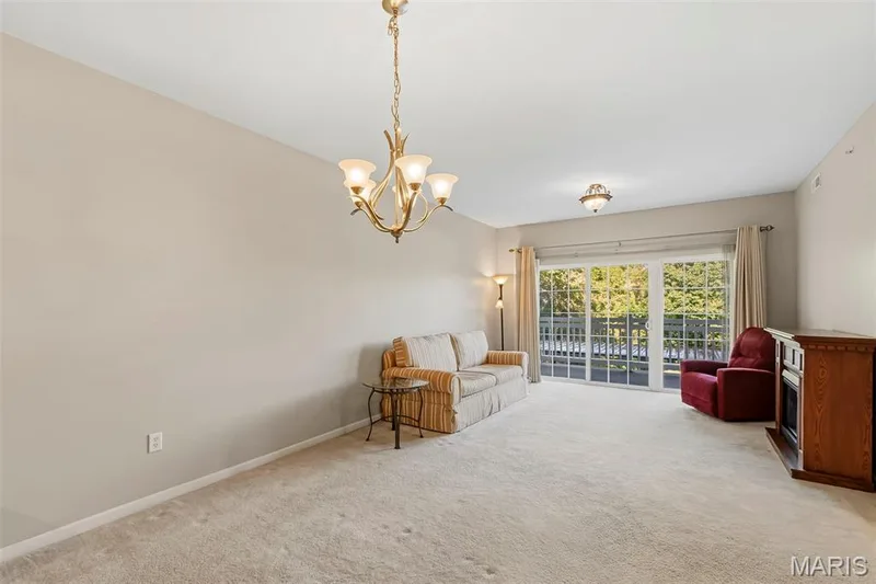 1507 S Old Highway 94 #204, St Charles, MO 63303 — listing photo 4 of 29