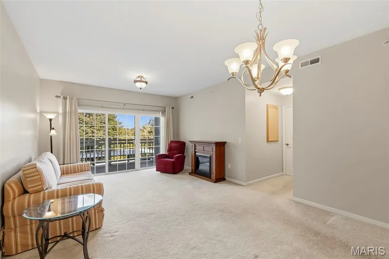 1507 S Old Highway 94 #204, St Charles, MO 63303 — listing photo 5 of 29