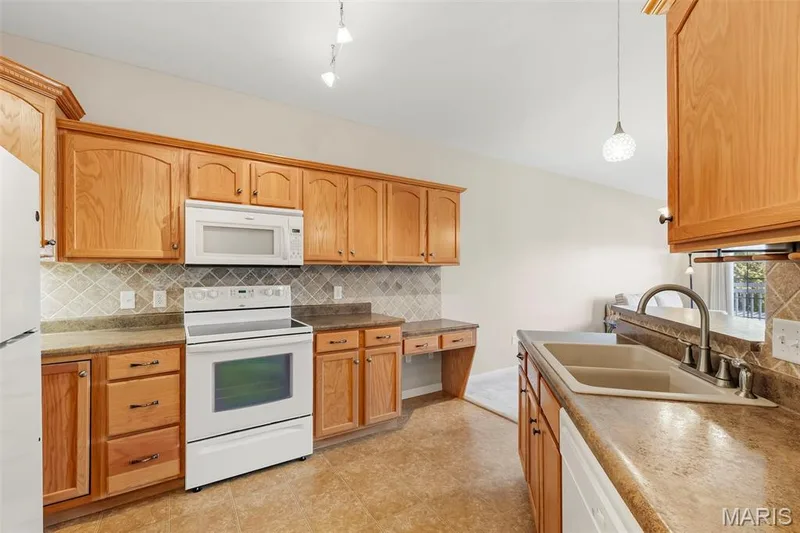 1507 S Old Highway 94 #204, St Charles, MO 63303 — listing photo 11 of 29