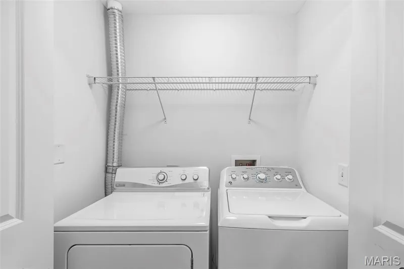 Washer and Dryer stays! — 1507 S Old Highway 94 #204, St Charles, MO 63303