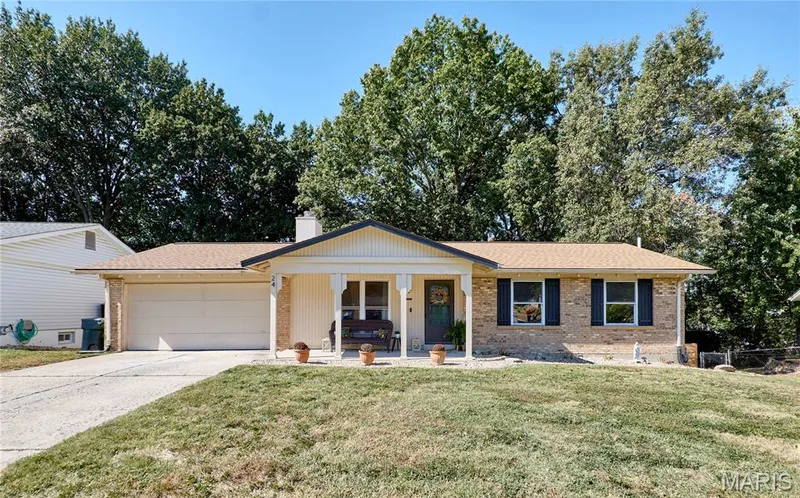 24 Lemon Tree Drive, St Peters, MO — listing photo 1