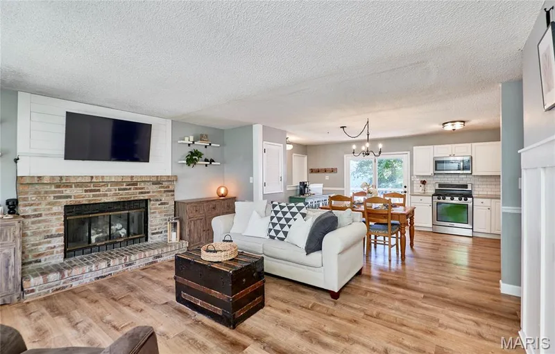 24 Lemon Tree Drive, St Peters, MO 63376 — listing photo 4 of 32