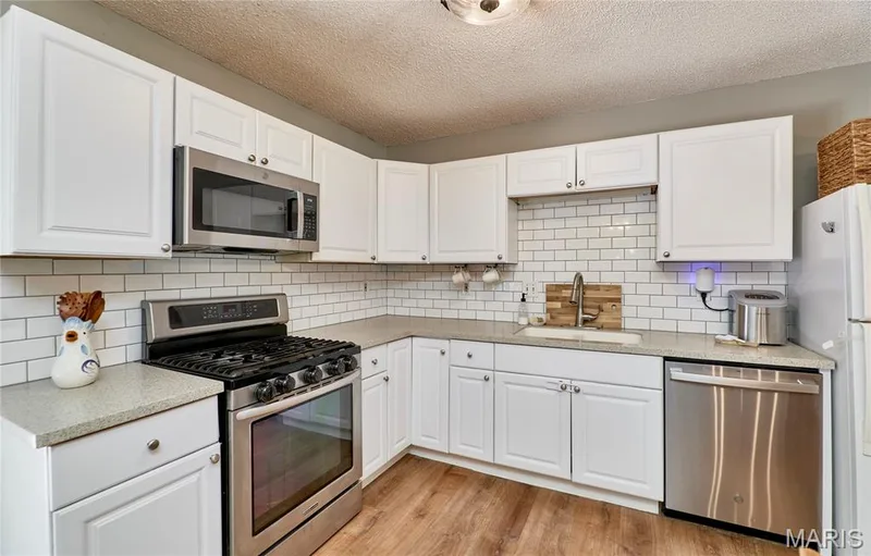 24 Lemon Tree Drive, St Peters, MO 63376 — listing photo 5 of 32