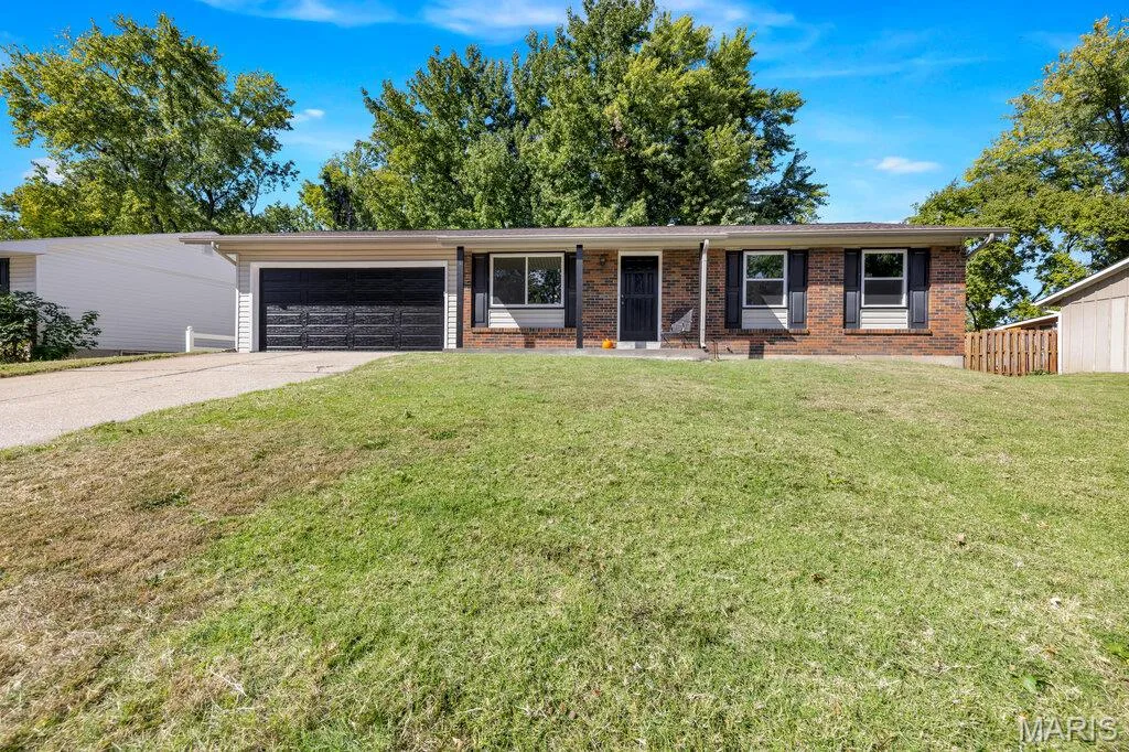 Welcome to 15 Country Hill — 15 Country Hill Road, St Peters, MO 63376