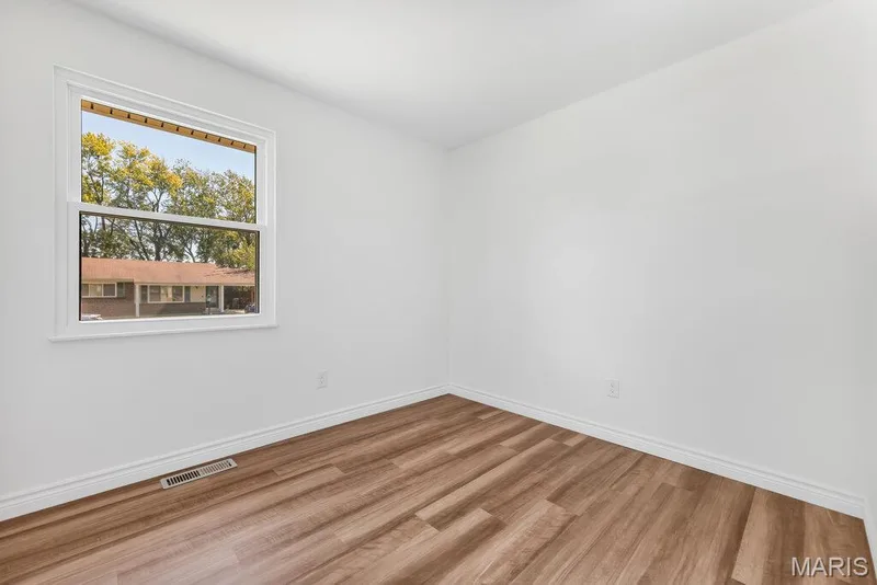 3rd bedroom with new flooring, fresh paint, and new baseboards — 15 Country Hill Road, St Peters, MO 63376