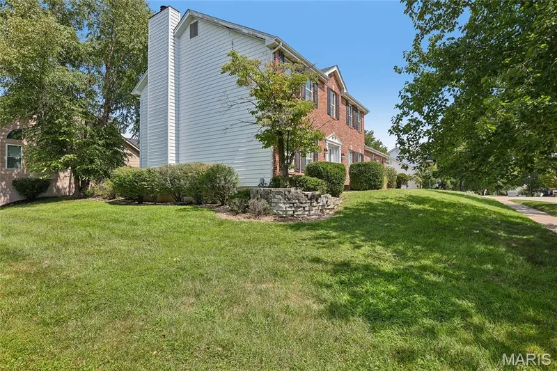 239 Lansbrooke Drive, Chesterfield, MO 63005 — listing photo 2 of 50