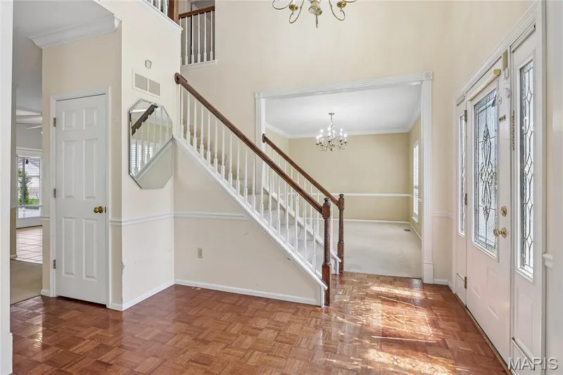 239 Lansbrooke Drive, Chesterfield, MO 63005 — listing photo 4 of 50
