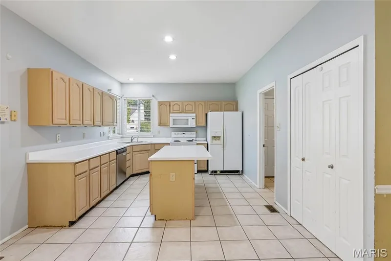 239 Lansbrooke Drive, Chesterfield, MO 63005 — listing photo 14 of 50