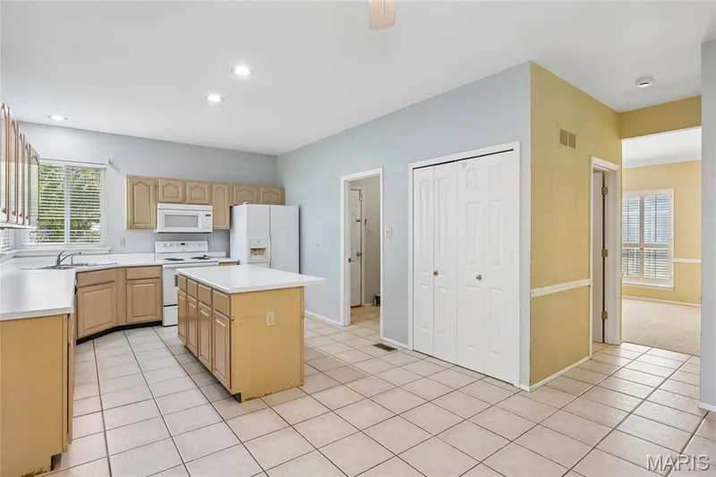 239 Lansbrooke Drive, Chesterfield, MO 63005 — listing photo 15 of 50