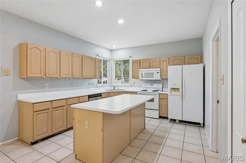 239 Lansbrooke Drive, Chesterfield, MO 63005 — listing photo 16 of 50