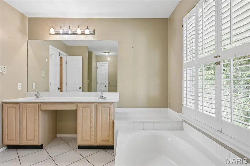 239 Lansbrooke Drive, Chesterfield, MO 63005 — listing photo 24 of 50