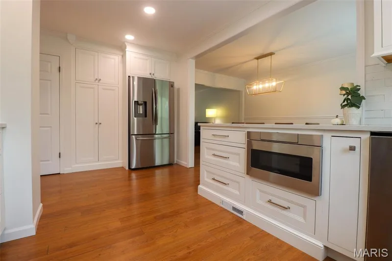 Bright white updated kitchen — 2502 Forest Leaf Parkway, Wildwood, MO 63011