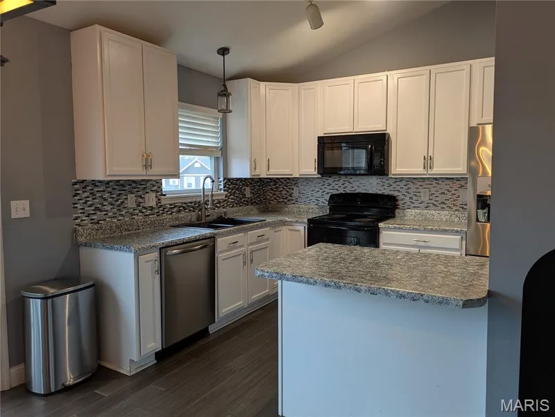 317 Huntleigh Parkway, Wentzville, MO 63385 — listing photo 5 of 24