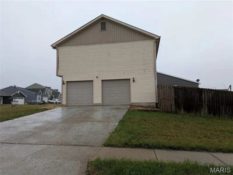 Side-entry garage — 317 Huntleigh Parkway, Wentzville, MO 63385
