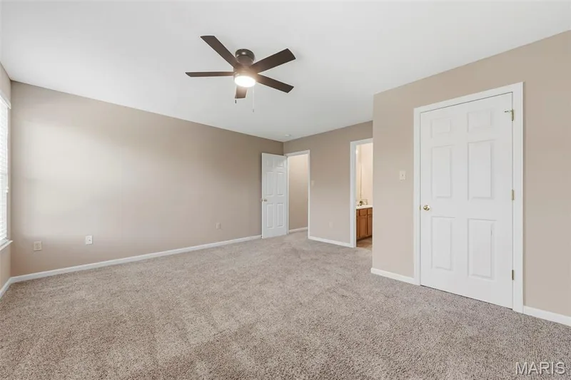 4th bedroom with walk-in closet and Jack & Jill bath — 106 Crimson Oaks Court, Lake St. Louis, MO 63367