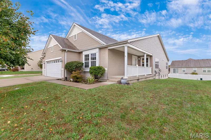 3121 Grace Hill Drive, Lake St. Louis, MO 63367 — listing photo 5 of 37