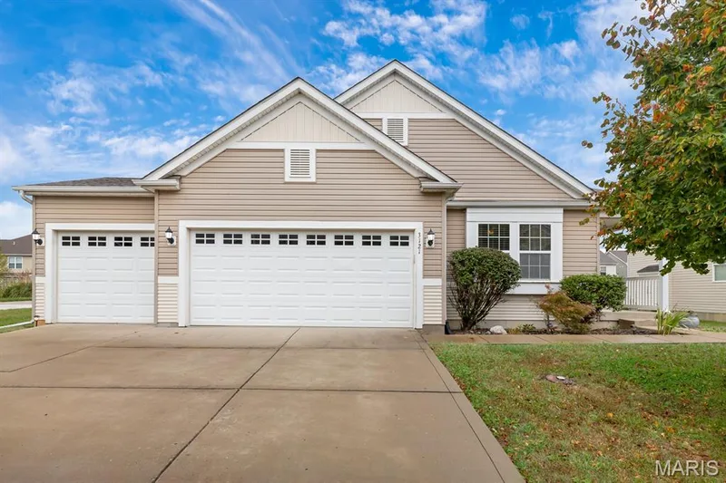 3121 Grace Hill Drive, Lake St. Louis, MO 63367 — listing photo 4 of 37