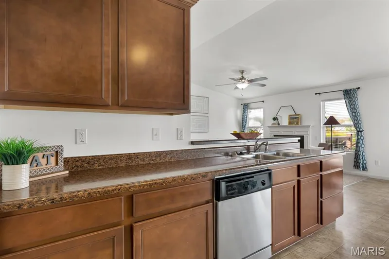 3121 Grace Hill Drive, Lake St. Louis, MO 63367 — listing photo 13 of 37
