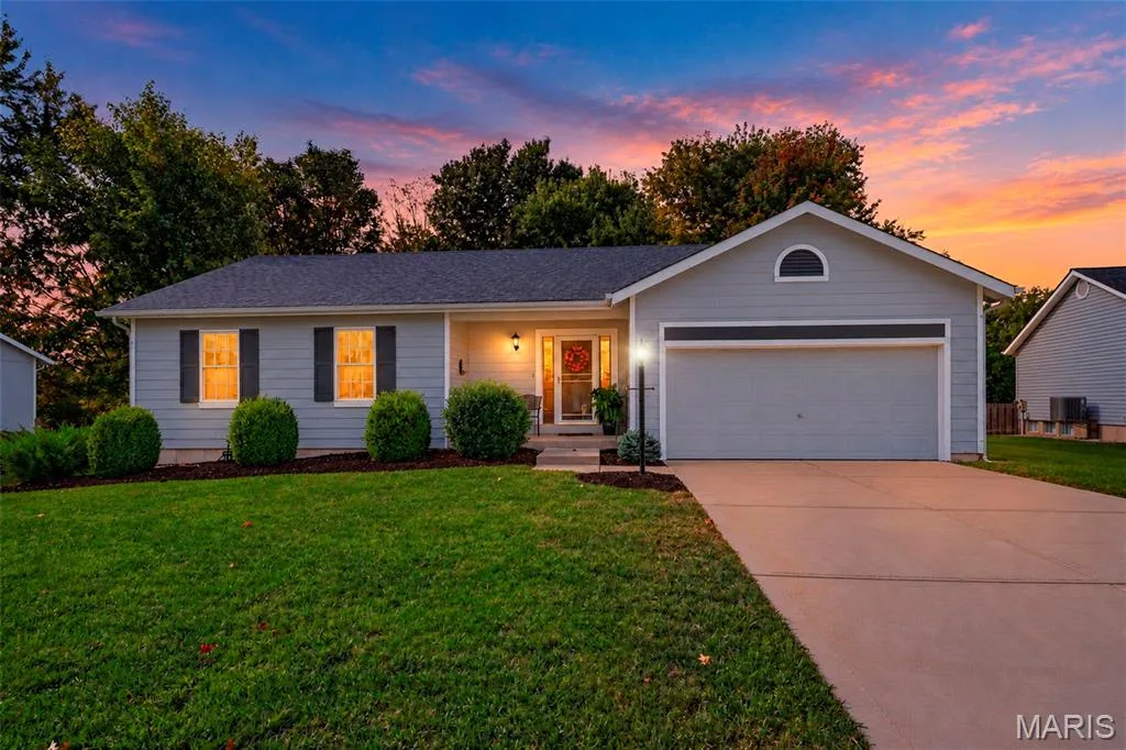 120 Oak Valley Drive, St Peters, MO 63376 — listing photo 1 of 35