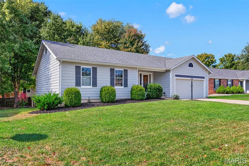 120 Oak Valley Drive, St Peters, MO 63376 — listing photo 3 of 35
