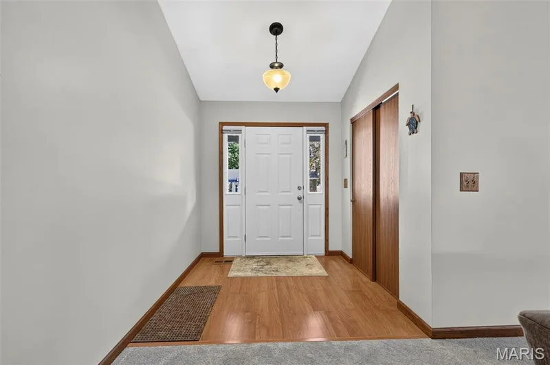 120 Oak Valley Drive, St Peters, MO 63376 — listing photo 4 of 35