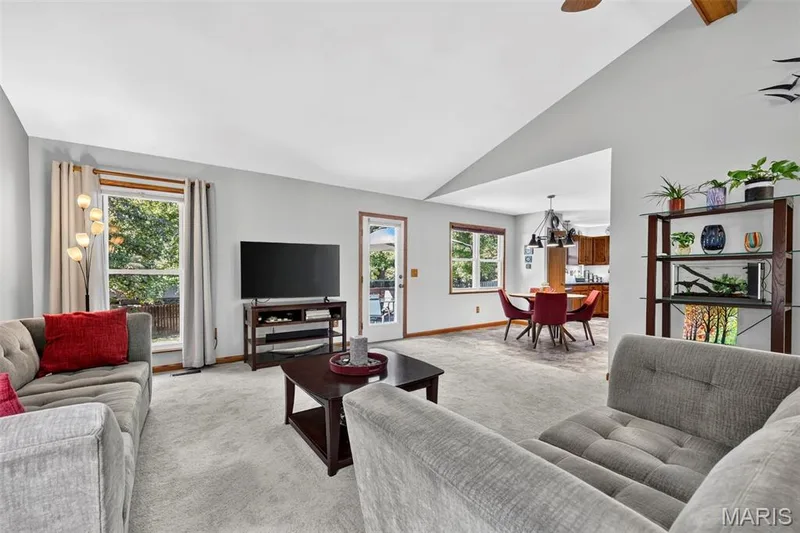 120 Oak Valley Drive, St Peters, MO 63376 — listing photo 6 of 35