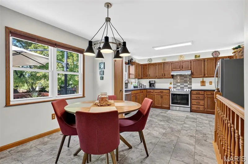 120 Oak Valley Drive, St Peters, MO 63376 — listing photo 10 of 35