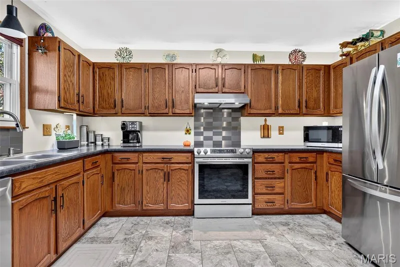 120 Oak Valley Drive, St Peters, MO 63376 — listing photo 11 of 35