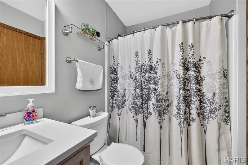 120 Oak Valley Drive, St Peters, MO 63376 — listing photo 18 of 35