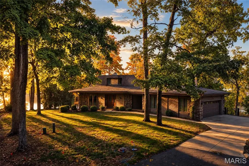 2 Lakeview Court — 2 Lakeview Court, Lake St. Louis, MO 63367