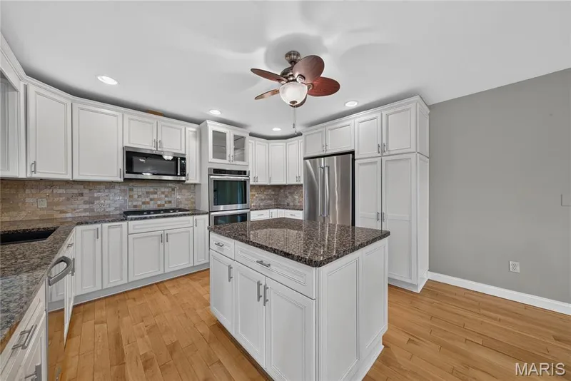 2 Lakeview Court, Lake St. Louis, MO 63367 — listing photo 9 of 40