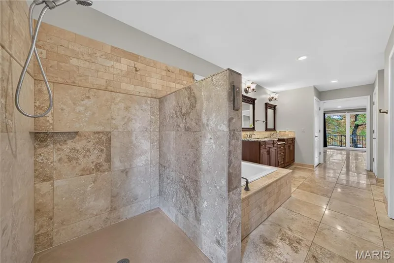 Zero entry shower in primary suite — 2 Lakeview Court, Lake St. Louis, MO 63367