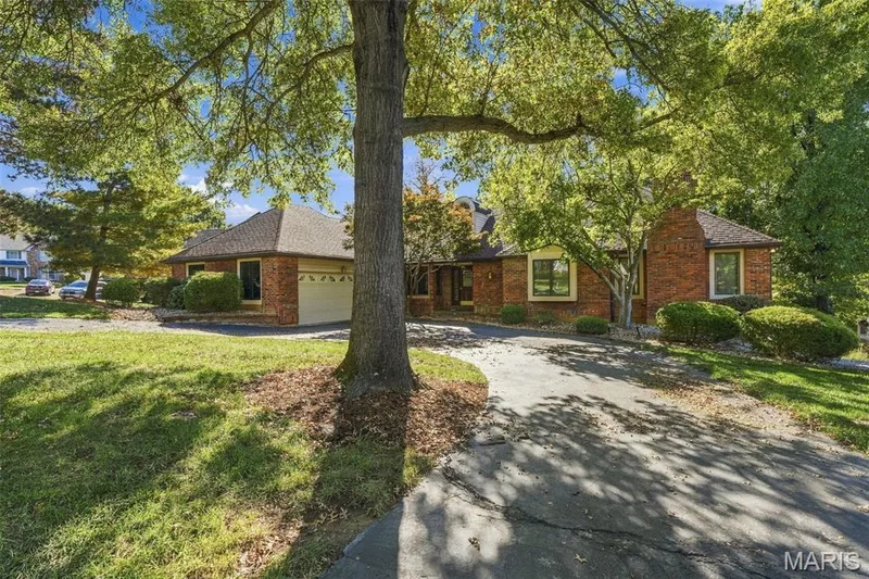 741 Cedar Field Court, Chesterfield, MO 63017 — listing photo 2 of 56