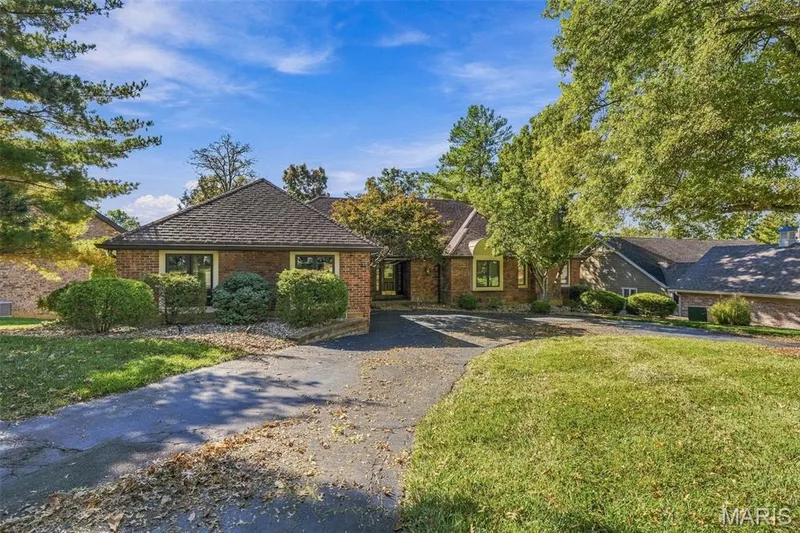 741 Cedar Field Court, Chesterfield, MO 63017 — listing photo 3 of 56