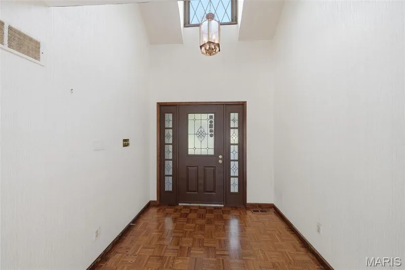 741 Cedar Field Court, Chesterfield, MO 63017 — listing photo 12 of 56