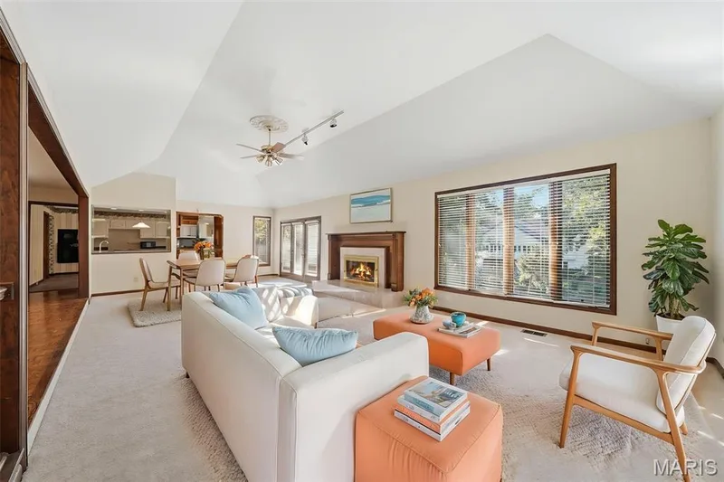 Virtually staged — 741 Cedar Field Court, Chesterfield, MO 63017