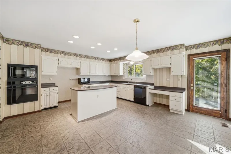 741 Cedar Field Court, Chesterfield, MO 63017 — listing photo 23 of 56