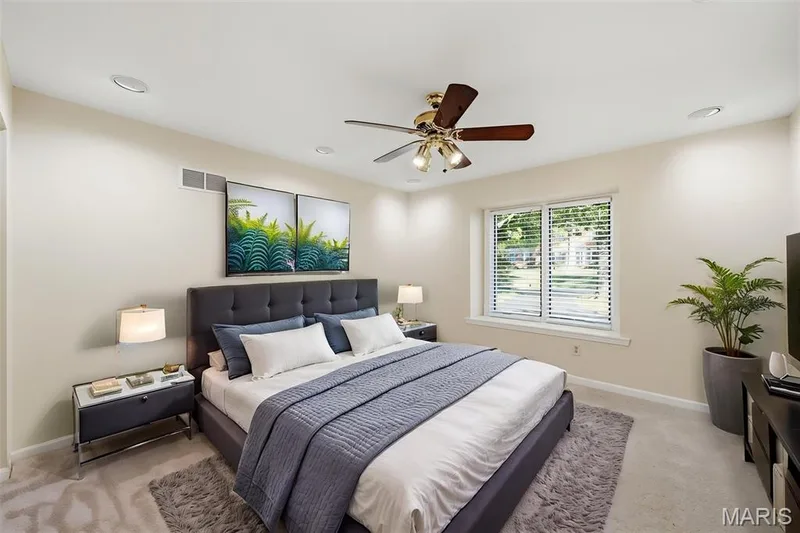 Virtually staged — 741 Cedar Field Court, Chesterfield, MO 63017